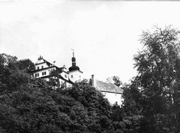 Opo�no castle villa 19xx-2004