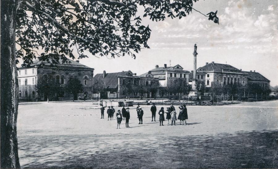 Opo�no, Kupkovo n�m�st� 1926-2007